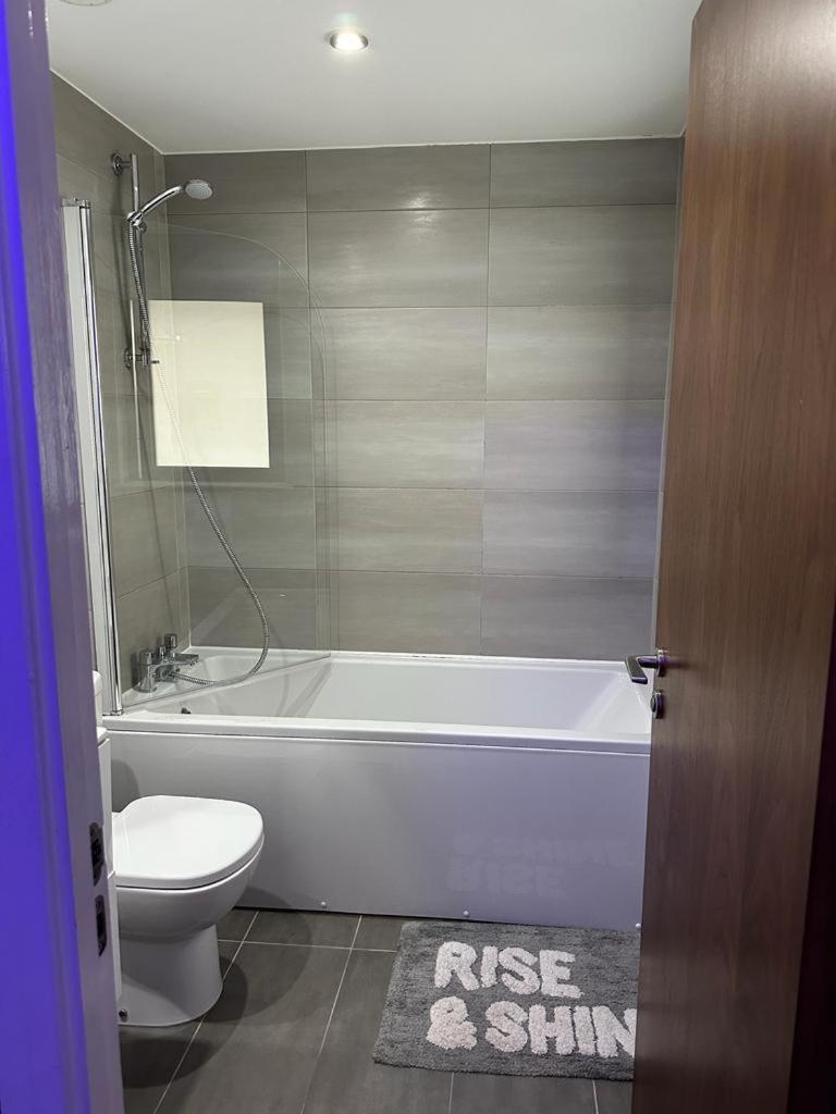 Luxury 9Ine Beautiful Bull Ring Apartment Free Parking バーミンガム エクステリア 写真