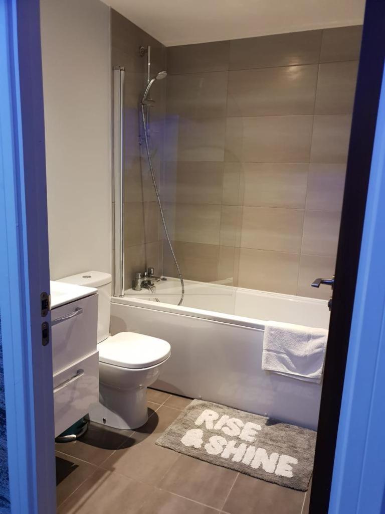 Luxury 9Ine Beautiful Bull Ring Apartment Free Parking バーミンガム エクステリア 写真